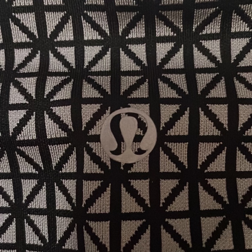 Llululemon Black and White Geometric